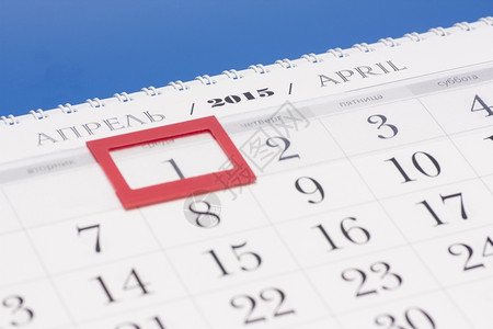 日期框2015年日历April日历标定期1显示在蓝色背景上有红标记背景