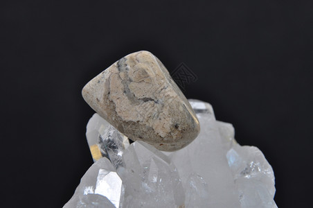 岩石结晶上的JASPER图片