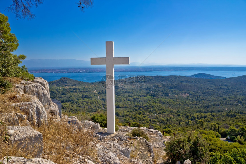 Dalmti地区的ugljan岛顶端的croati岛图片