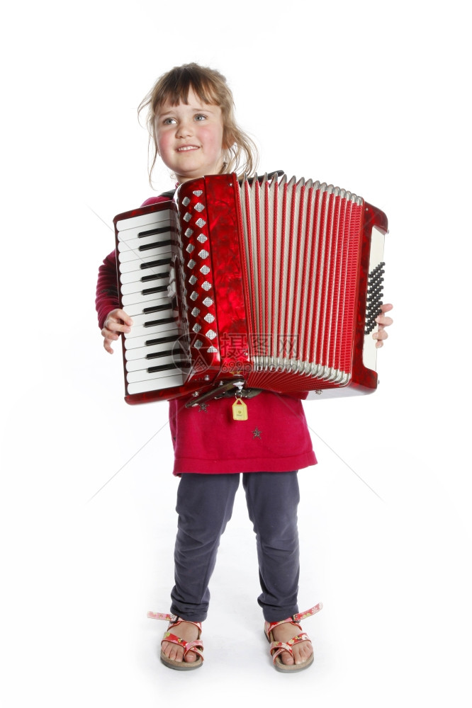 抱着手风琴的小女孩图片