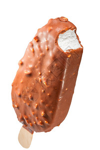 白色背景的牛奶巧克力中油冰棒图片
