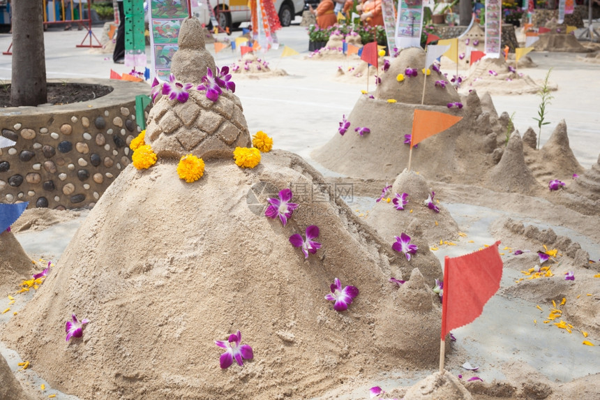 沙塔仪式文化活动包括为Songkra节的沙雕塑图片