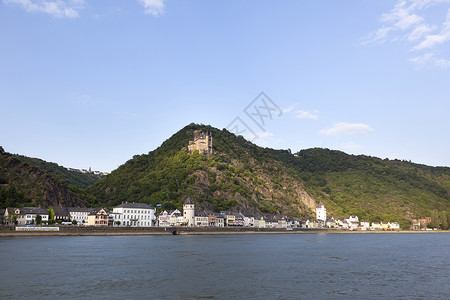 与城堡一起在德国河边的风光中与城堡同在图片
