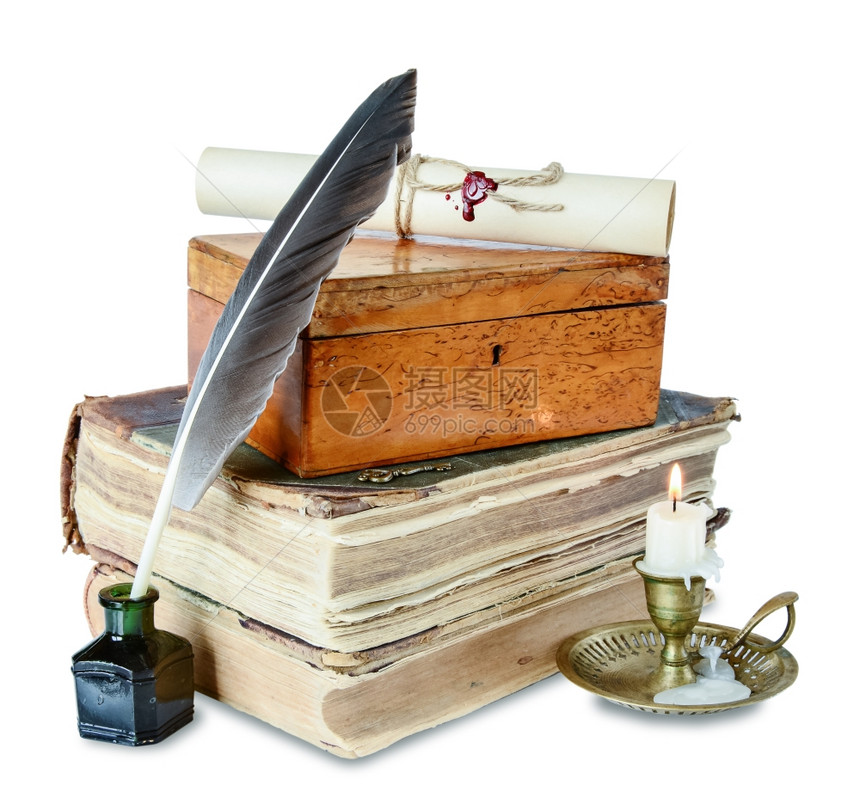 旧书烛台上的蜡墨水中的羽毛闭木箱和印章滚动图片
