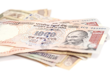 白色背景的印度货币卢比钞票高清图片