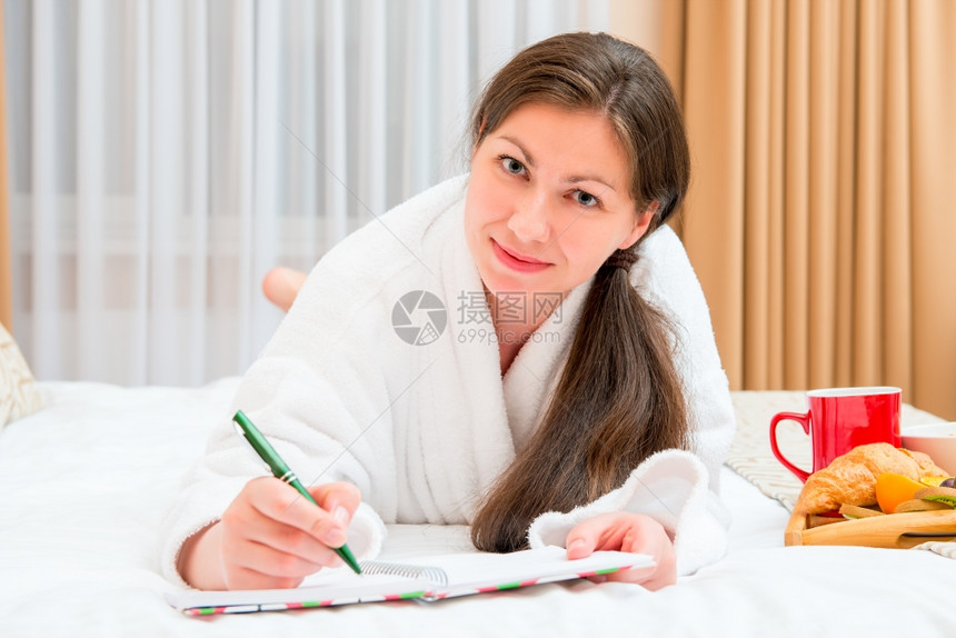 雌用笔记写在床上图片