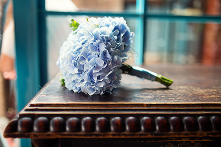 蓝色婚礼蓝色调的美丽婚礼花束背景