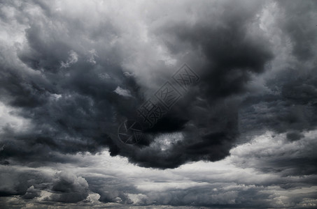 雨前的乌云背景图片