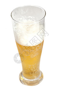 白色背景上隔绝的玻璃啤酒杯背景图片