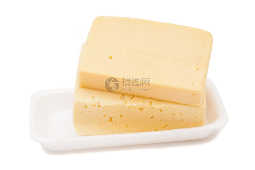 白色背景的奶酪切片图片