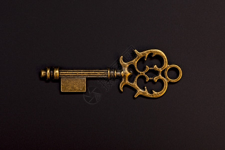 黑色背景的旧密钥背景图片