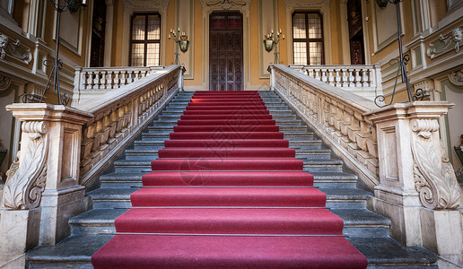 这个意大利古老的宫殿入口红地毯背景图片