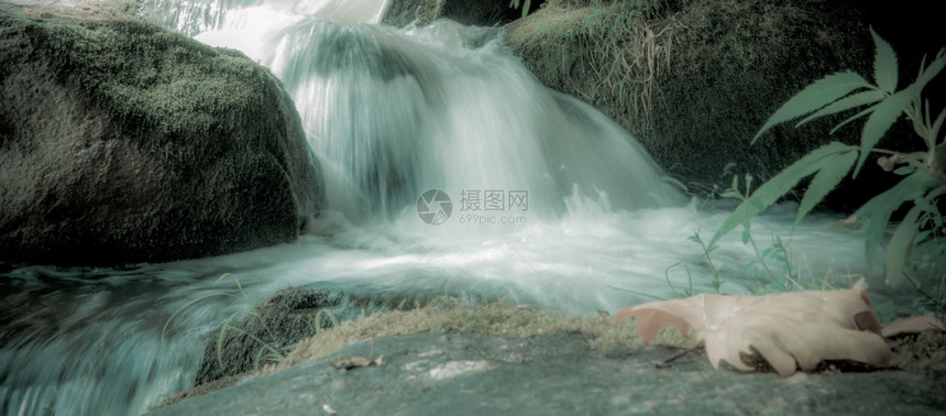 飞机外面的岩层流淌图片