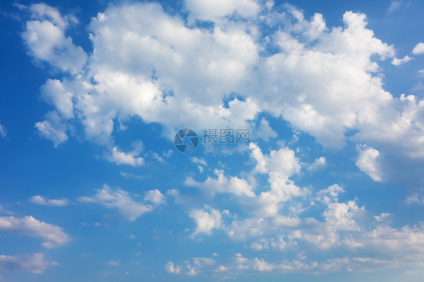 蓝天空与白云朵图片
