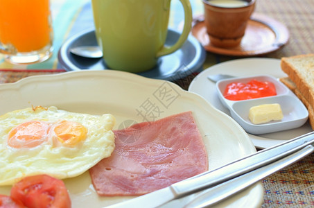 传统早餐培根和鸡蛋图片