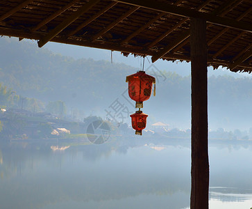 克罗梅里兹小岛湖景背景