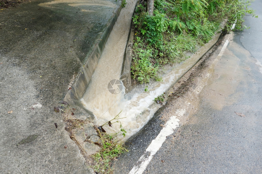 雨流图片