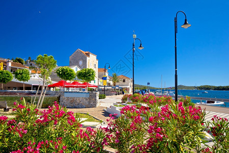 克罗地亚达尔马提亚罗戈兹尼察多彩的亚得里亚海小镇高清图片