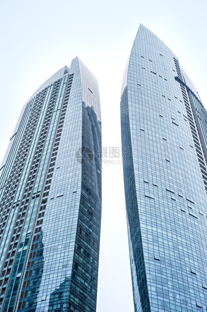 两座商业塔升起天空在夏加波尔图片