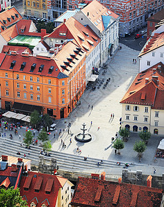 色彩多的卢布尔雅那古城的顶部视图Slovenia图片