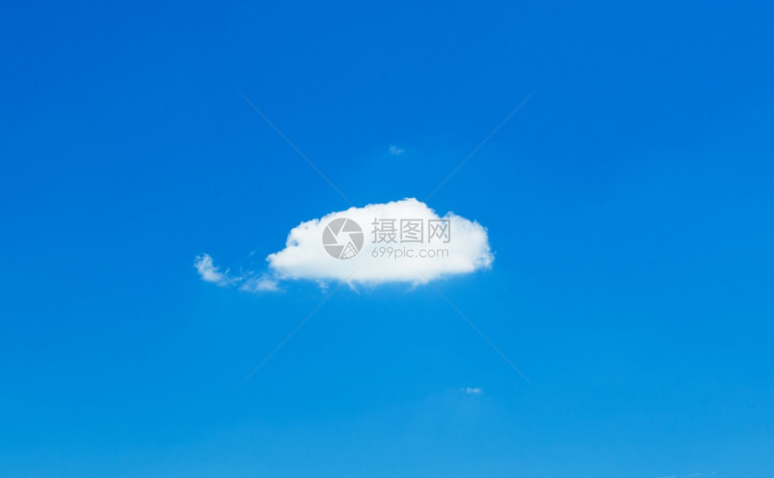 蓝云中的彩图片