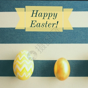 黄色东方蛋的顶部视图带条纹背景快乐的东方单词xd图片