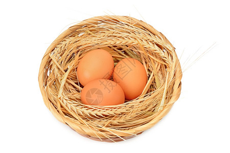 鸡蛋篮子白底孤立的鸡蛋图片
