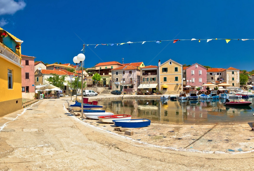 萨利海滨dalmticroti岛村图片