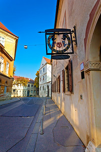 古老的萨格勒布上城街垂直视图首都croati高清图片