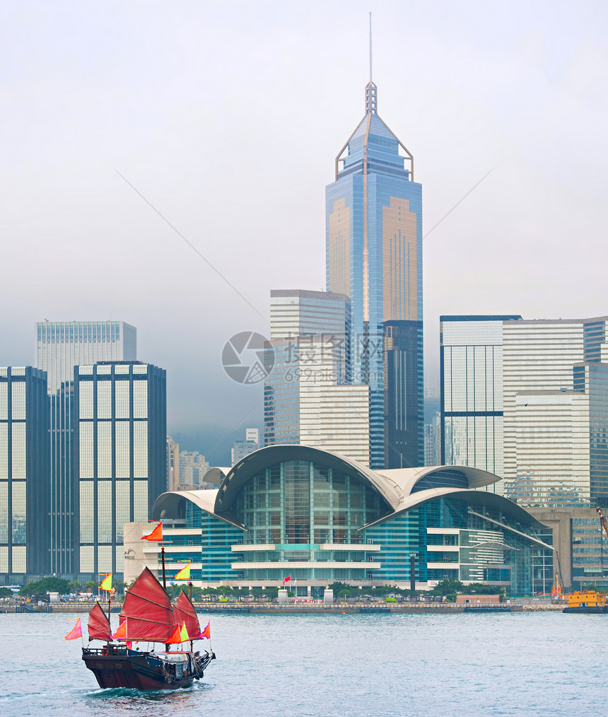 帆船在香港道镇前面图片