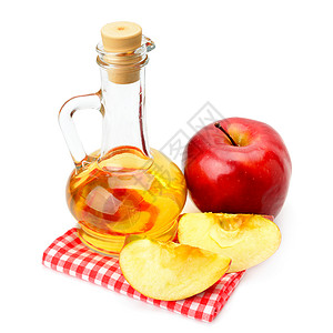未经发酵的白背景上孤立的苹果醋和背景