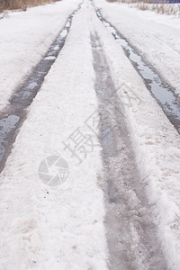 积雪的公路图片