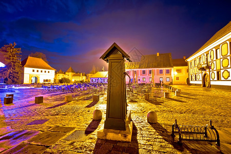 VarzdinBroque建筑广场夜视北部croati图片