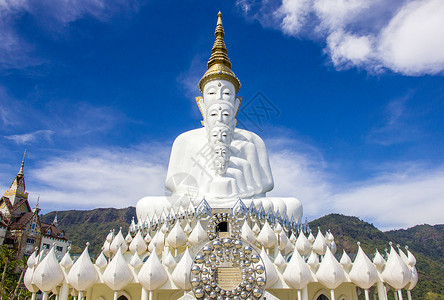 五佛祖的白色雕像图片
