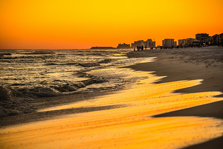 七海蒂拉玛在墨西哥湾对命运之花的橙色日落背景