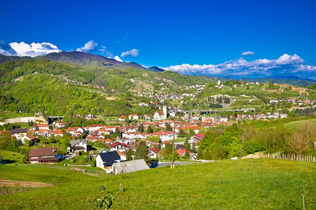 靠近克拉皮纳的Zagorje全景光的crapin绿区域图片