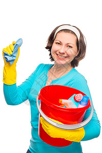 带桶和清洁用品的快乐家庭主妇肖像图片