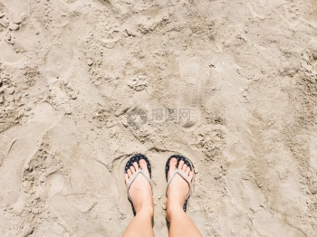 在沙滩底部的鞋上穿脚自拍顶部风景xd图片