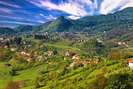 尊贝拉克北croati北部Smbor山峰的象形地貌背景