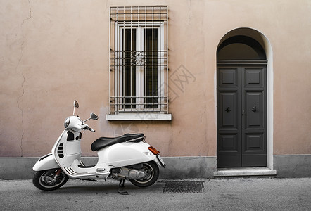 典型的白色意大利摩托车高清图片