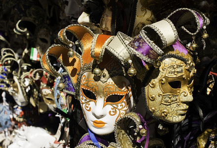 销售市场上的威韦涅特人狂欢节面具图片