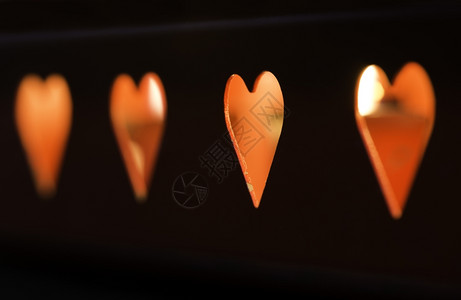 蜡烛和红心形状图片