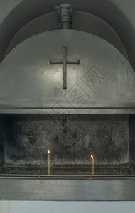 在教堂烧蜡烛白天光灰色背景图片