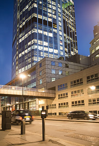 夜间的伦敦市金融大楼图片
