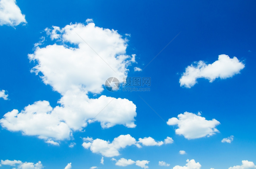 蓝云中的彩图片