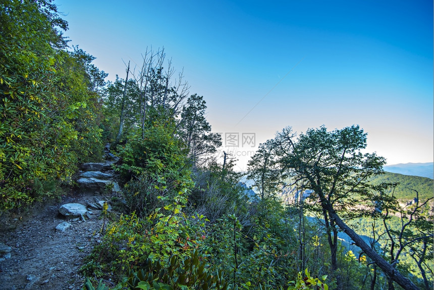 林维尔峡谷的鹰标山岩石风景图片