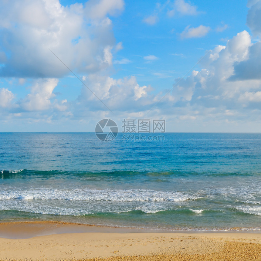 海洋沙滩和蓝天空图片