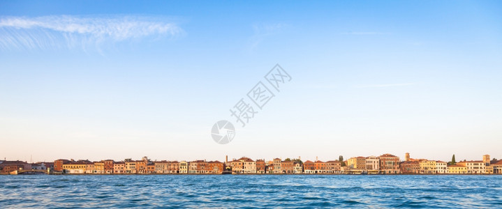 威尼斯日出时的异常景色italy复制空间图片