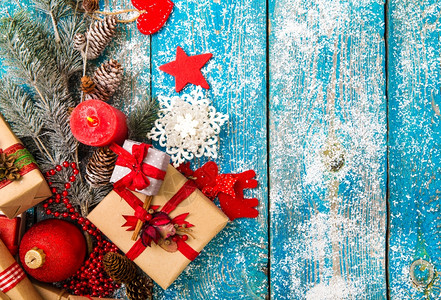 圣诞节的装饰与礼品背景图片