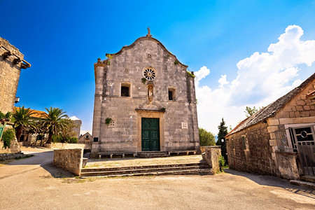 Skrip教堂和广场的村庄布拉克岛dalmti岛croti岛图片